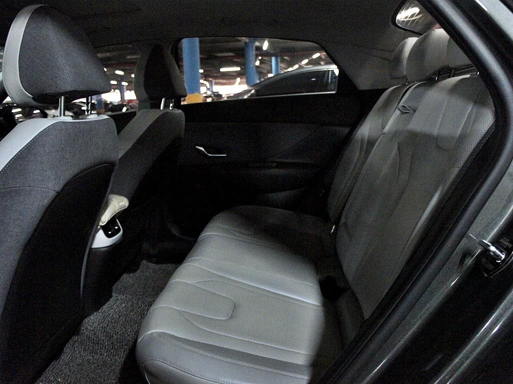 HYUNDAI Avante - Vista 11