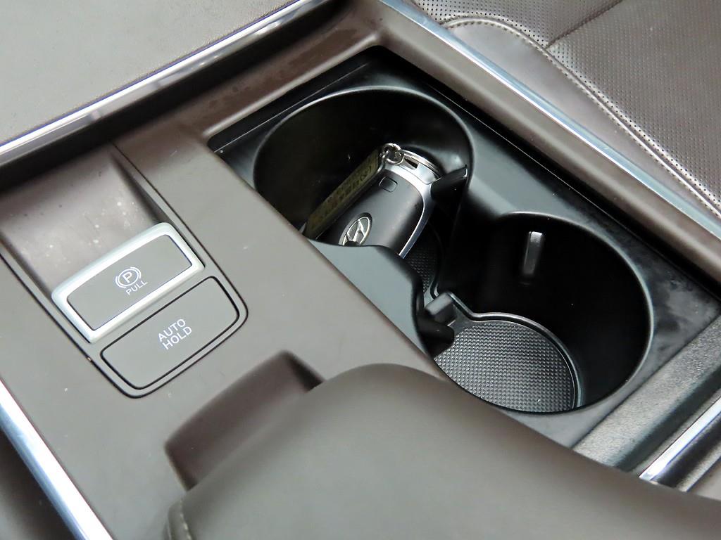 HYUNDAI Grandeur - Vista 11