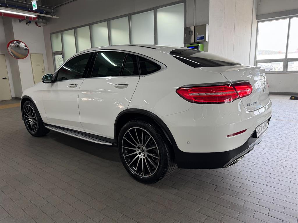 Mercedes Benz GLC Class - Vista 4