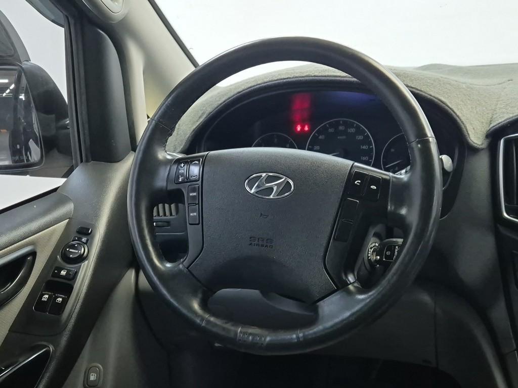 HYUNDAI Starex - Vista 9