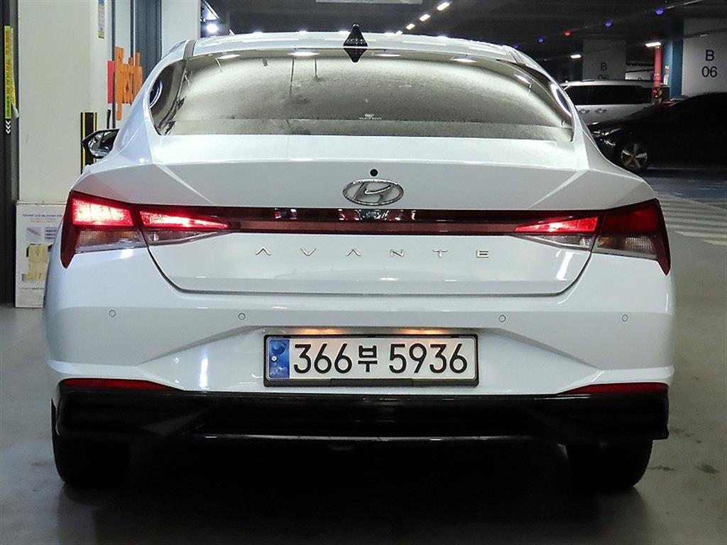 HYUNDAI Avante - Vista 5