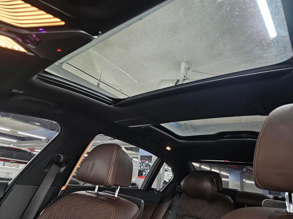 BMW 7 Series - Vista 8