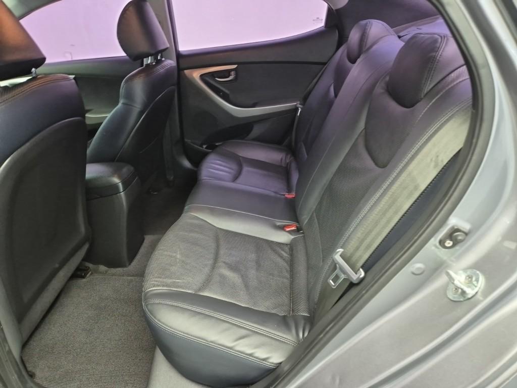 HYUNDAI Avante - Vista 12