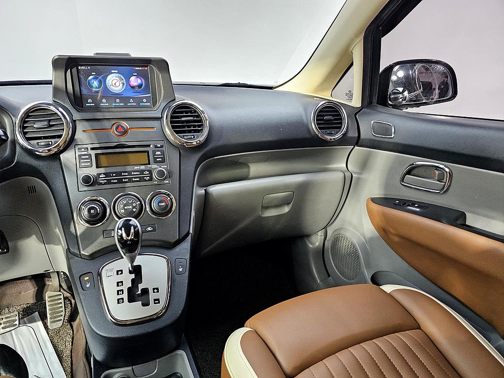 KIA Carens - Vista 10