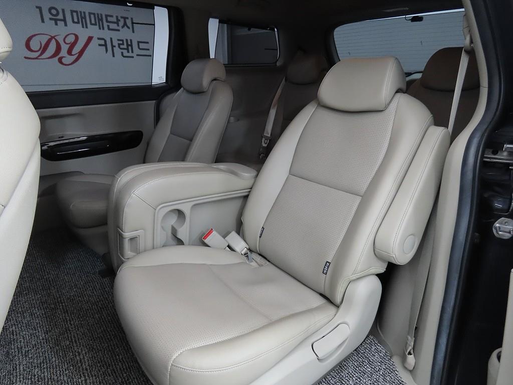 KIA Carnival - Vista 7