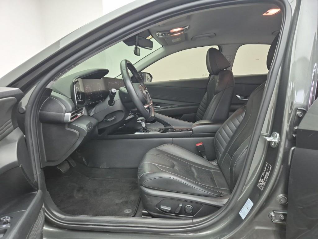 HYUNDAI Avante - Vista 10