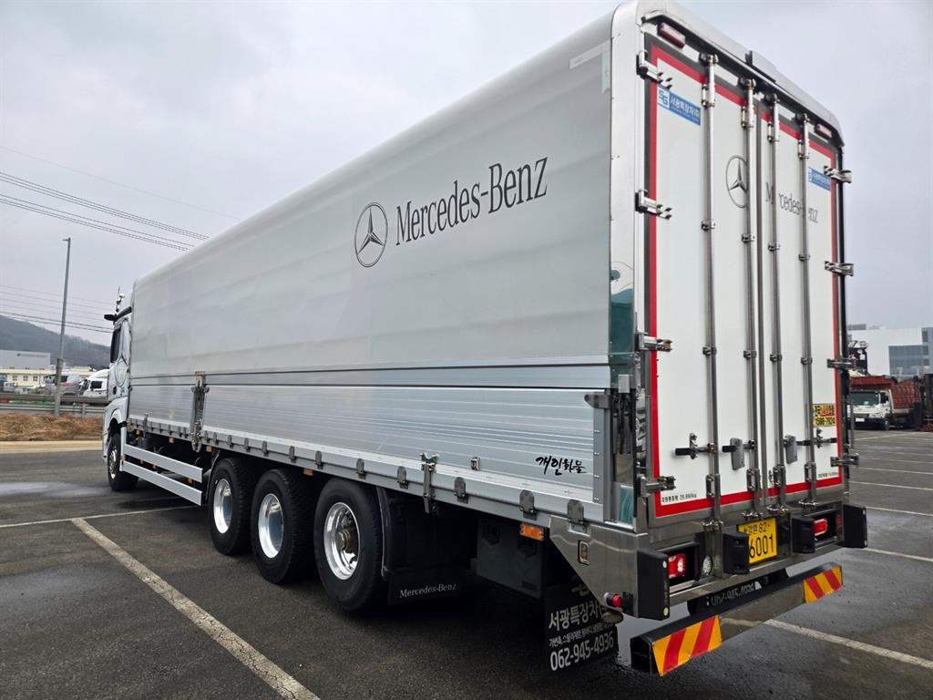 medium and large cargo truck - Vista 4