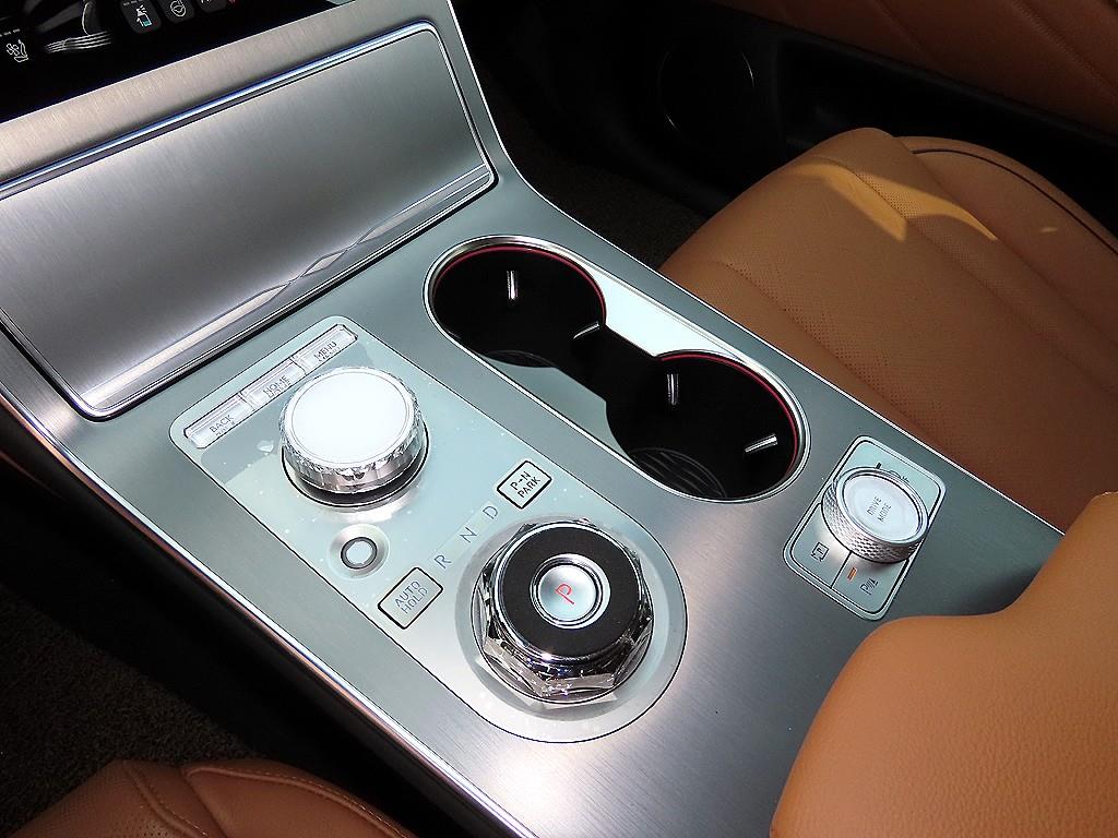 Genesis GV80 - Vista 11