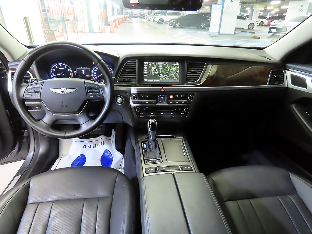 HYUNDAI Genesis - Vista 10