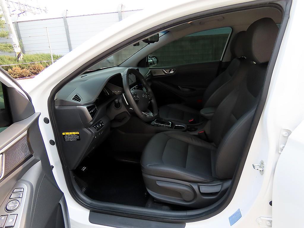 HYUNDAI Ioniq - Vista 5