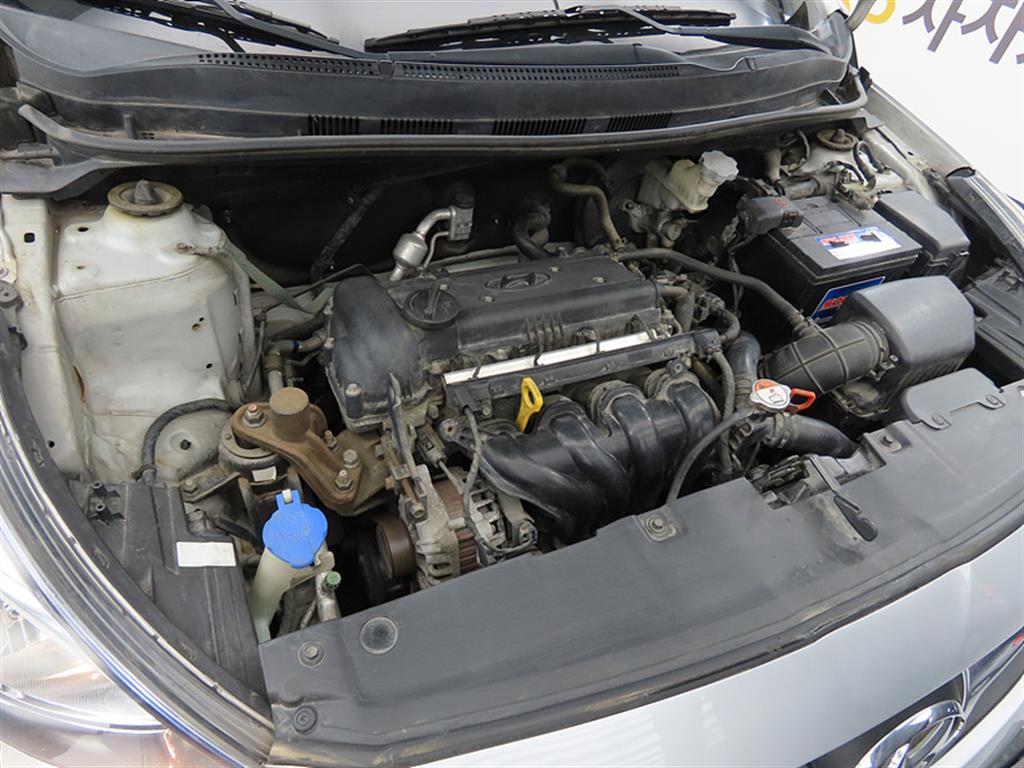 HYUNDAI Accent 2011 Plateado - Importación desde Corea - HF Imports Iquique - Foto 19