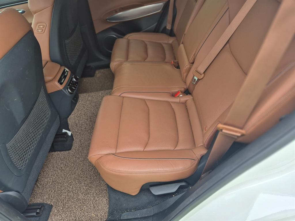 Genesis GV70 - Vista 11