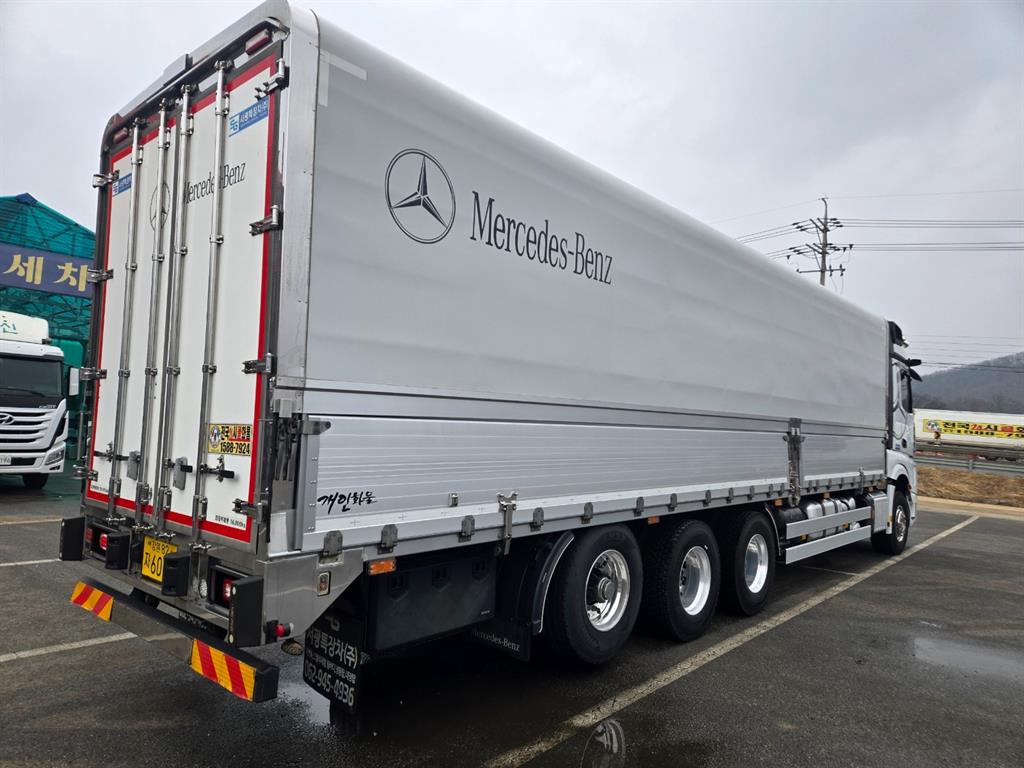 medium and large cargo truck - Vista 6