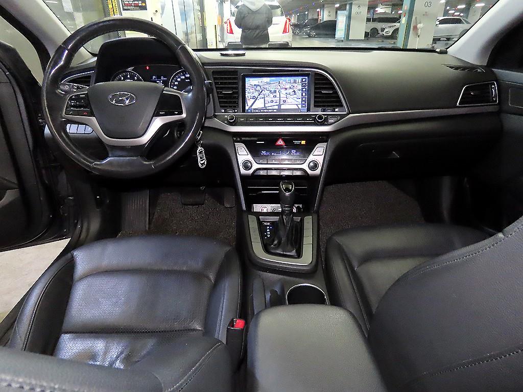 HYUNDAI Avante - Vista 10