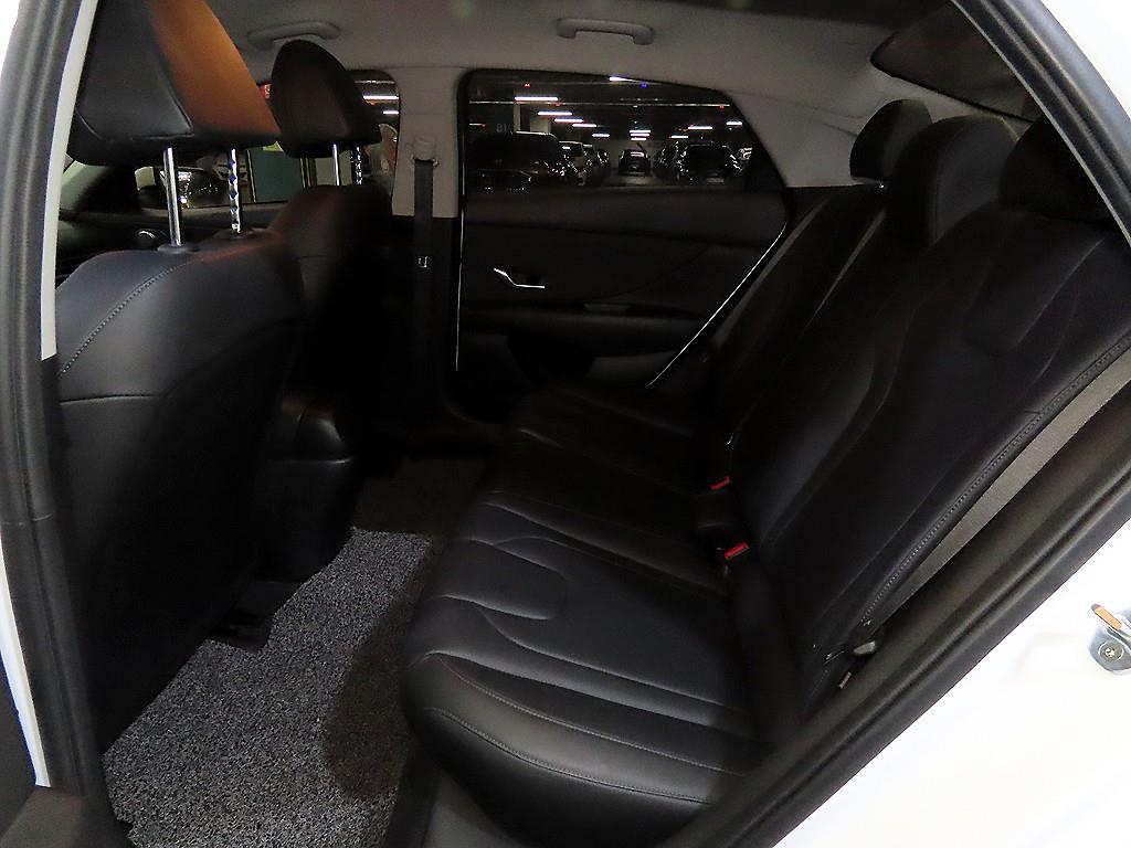 HYUNDAI Avante - Vista 7