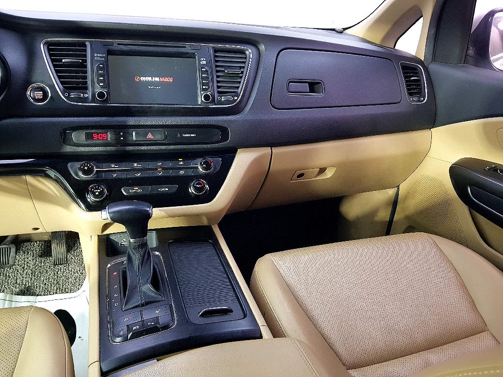 KIA Carnival - Vista 10