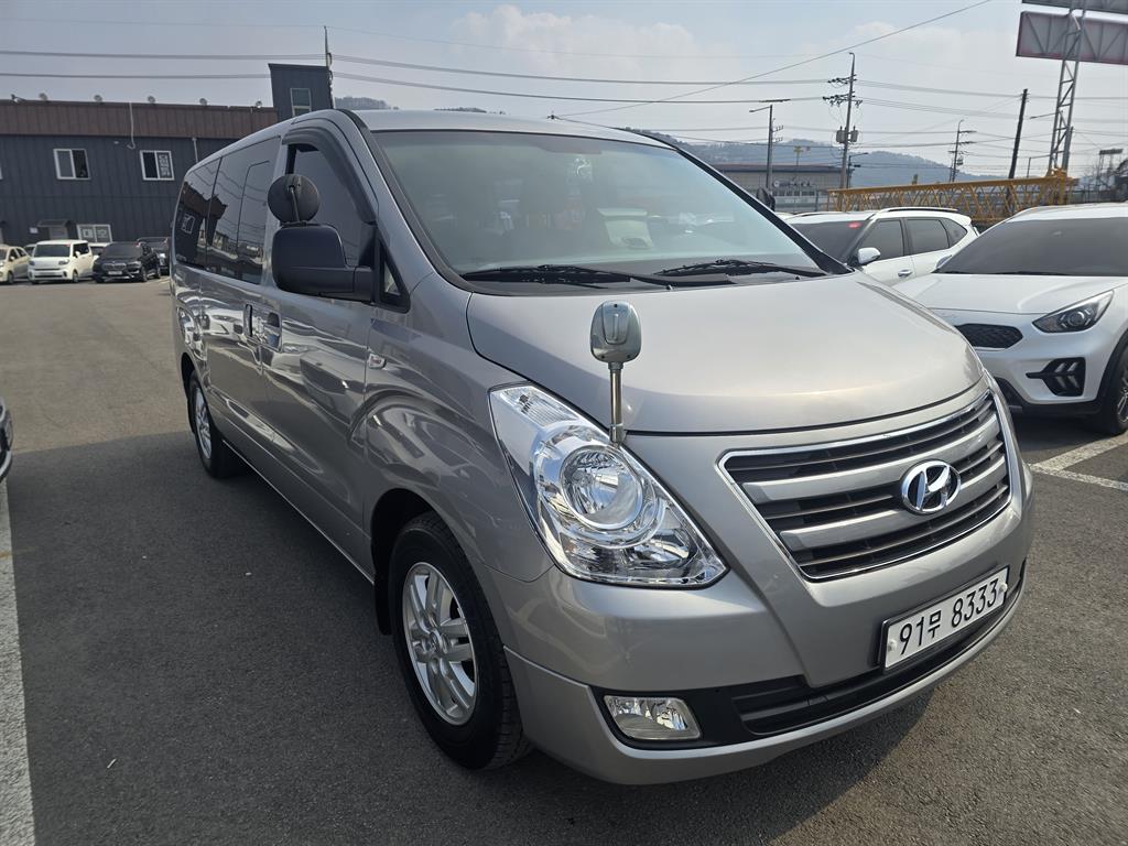 HYUNDAI Starex - Vista 2