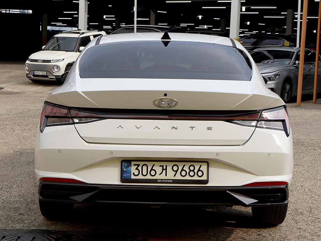 HYUNDAI Avante - Vista 5