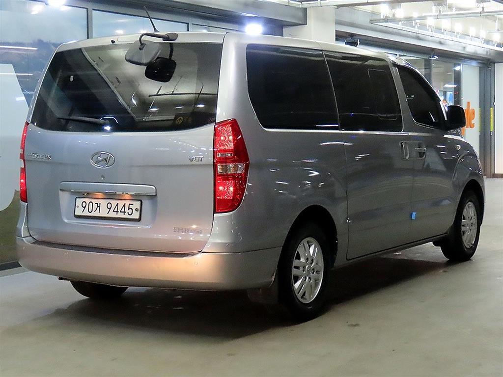 HYUNDAI Starex - Vista 4