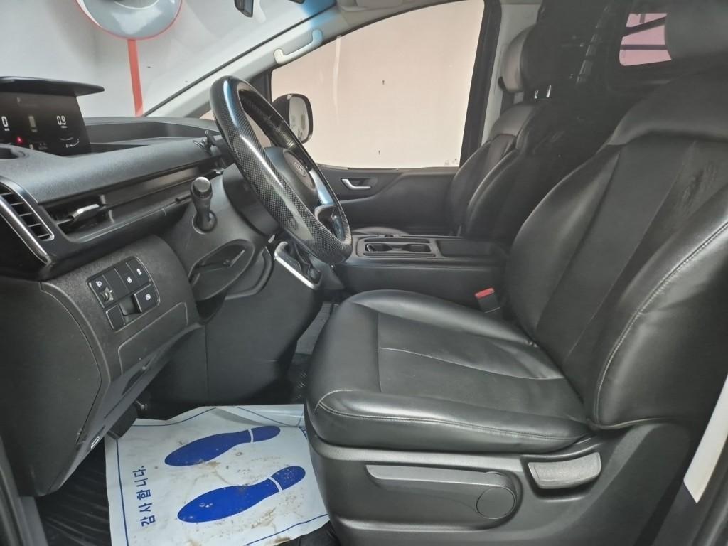 HYUNDAI Staria - Vista 11