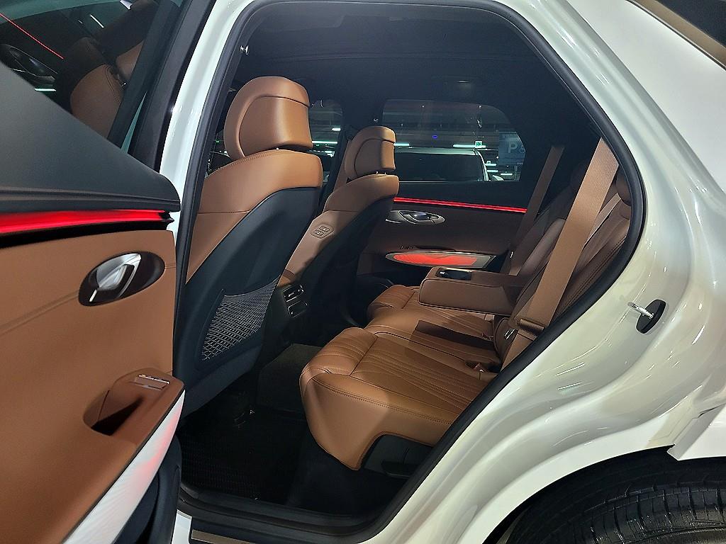 Genesis GV70 - Vista 8