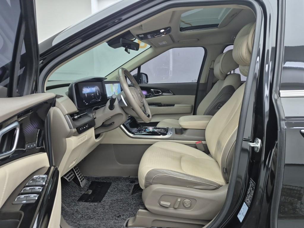 KIA Carnival - Vista 11