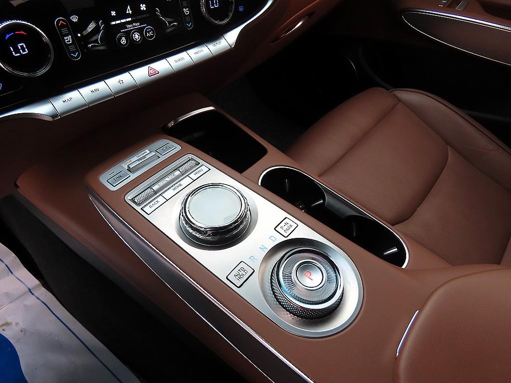 Genesis GV70 - Vista 11