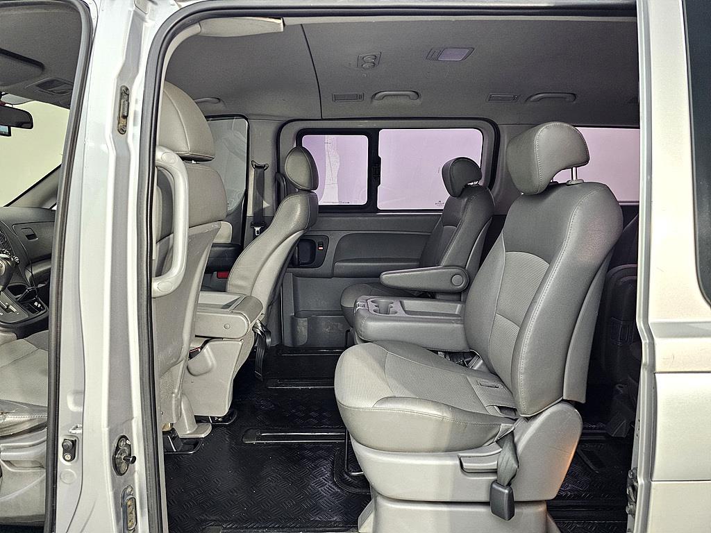 HYUNDAI Starex - Vista 8