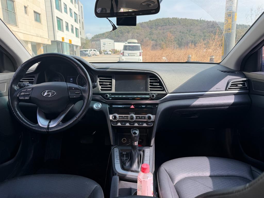 HYUNDAI Avante - Vista 5