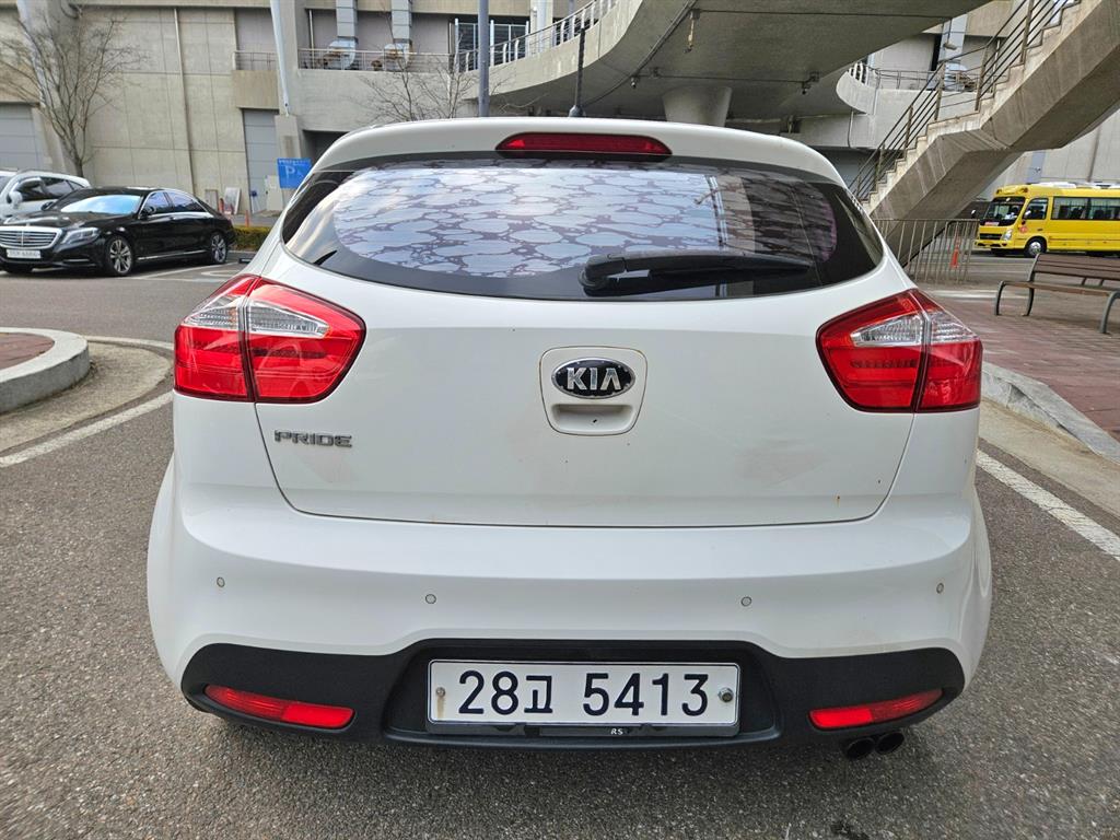 KIA Pride - Vista 6