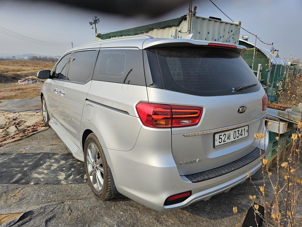 KIA Carnival - Vista 4