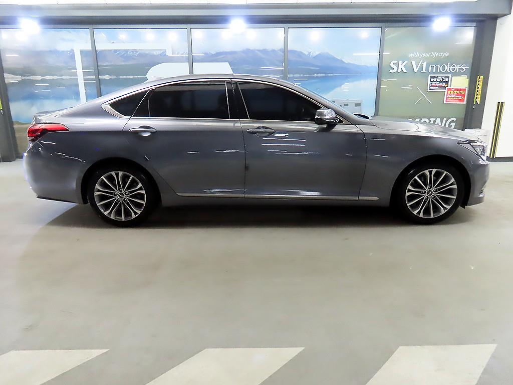 HYUNDAI Genesis - Vista 3