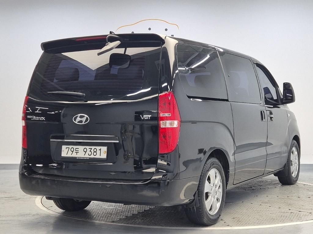 HYUNDAI Starex - Vista 3