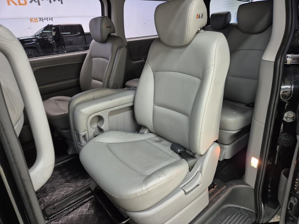 HYUNDAI Starex - Vista 12