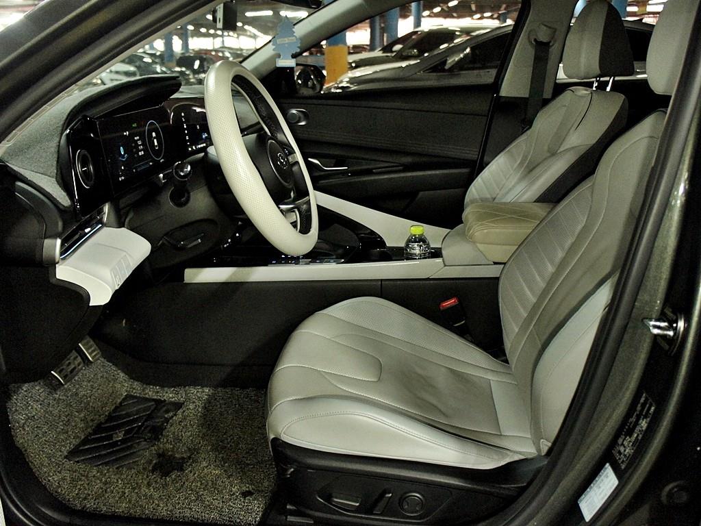 HYUNDAI Avante - Vista 9