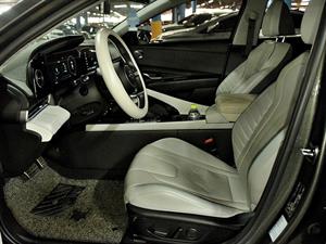 HYUNDAI Avante - Vista 10