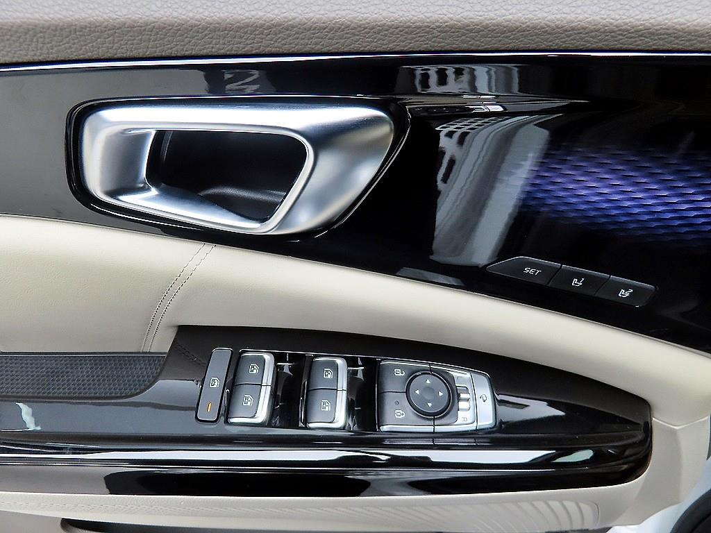 KIA Carnival - Vista 11