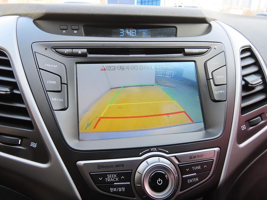 HYUNDAI Avante - Vista 11