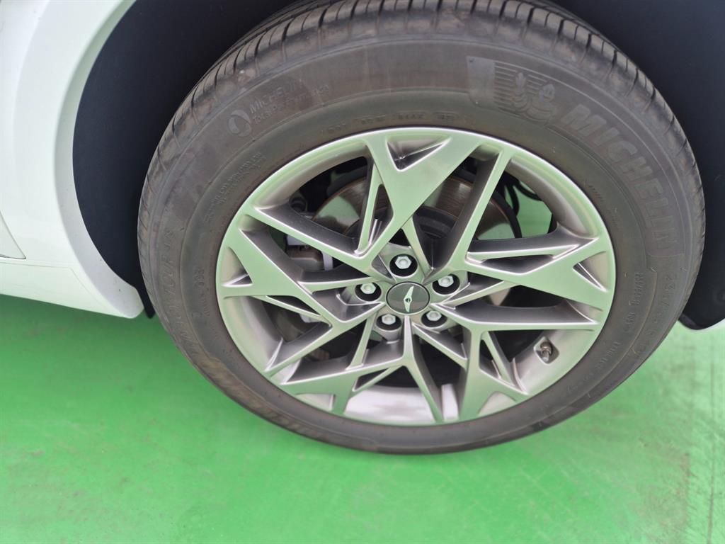 Genesis GV70 - Vista 7