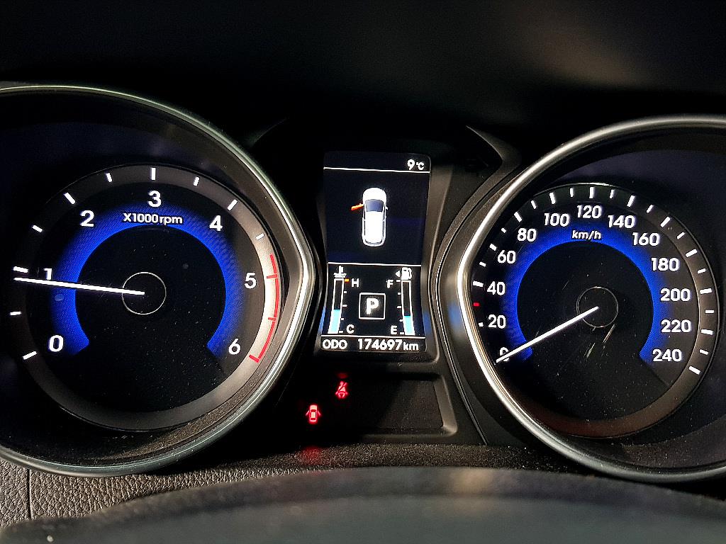 HYUNDAI i30 - Vista 7