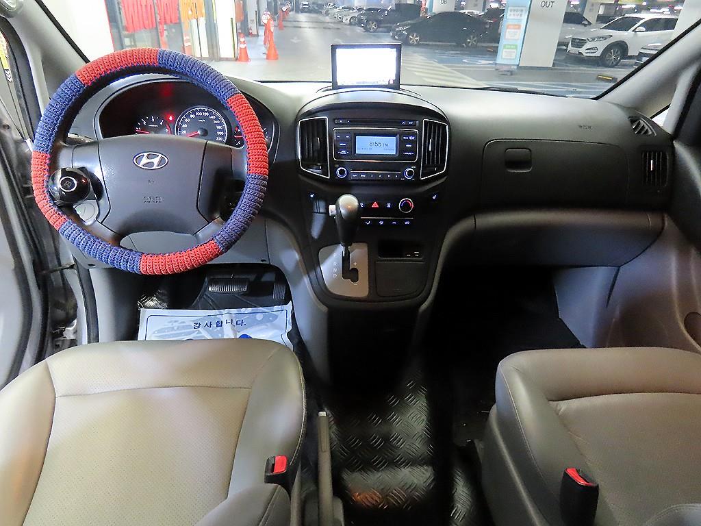 HYUNDAI Starex - Vista 10