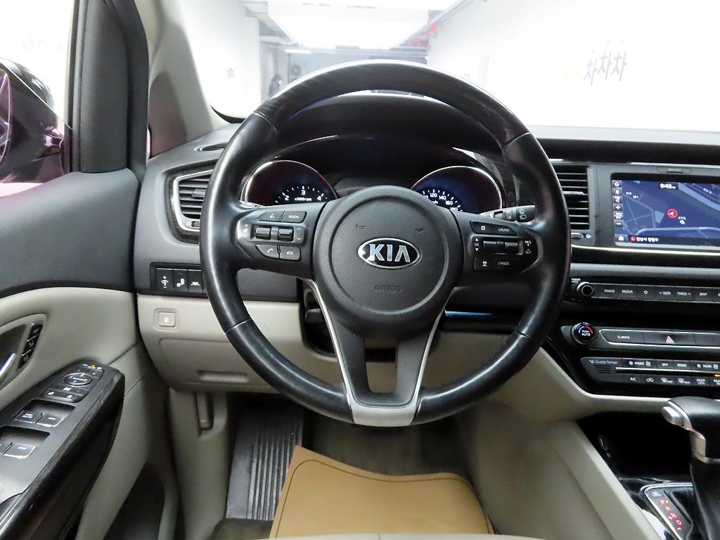 KIA Carnival - Vista 7