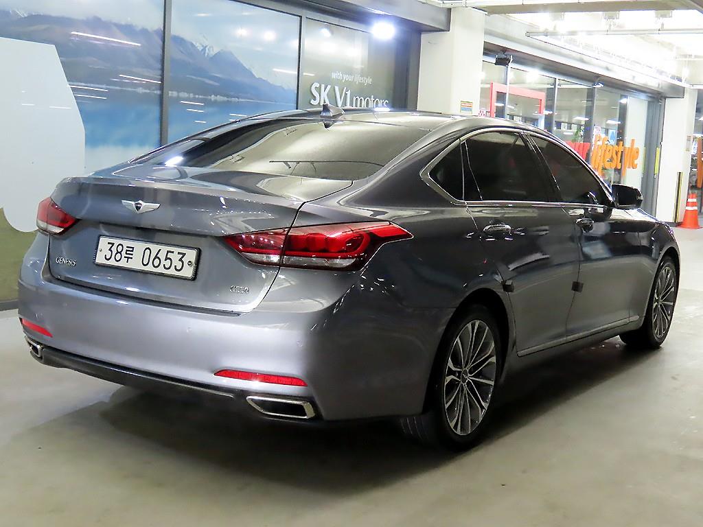 HYUNDAI Genesis - Vista 4