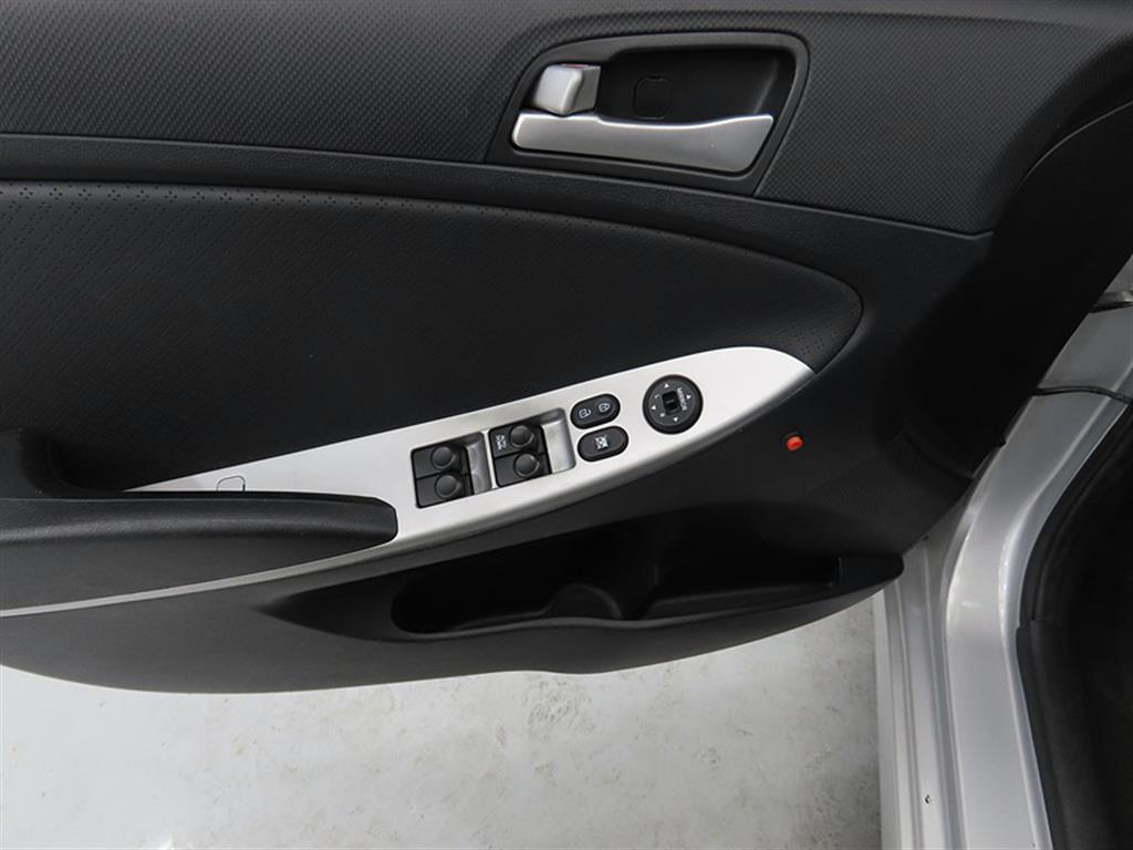 HYUNDAI Accent - Vista 11