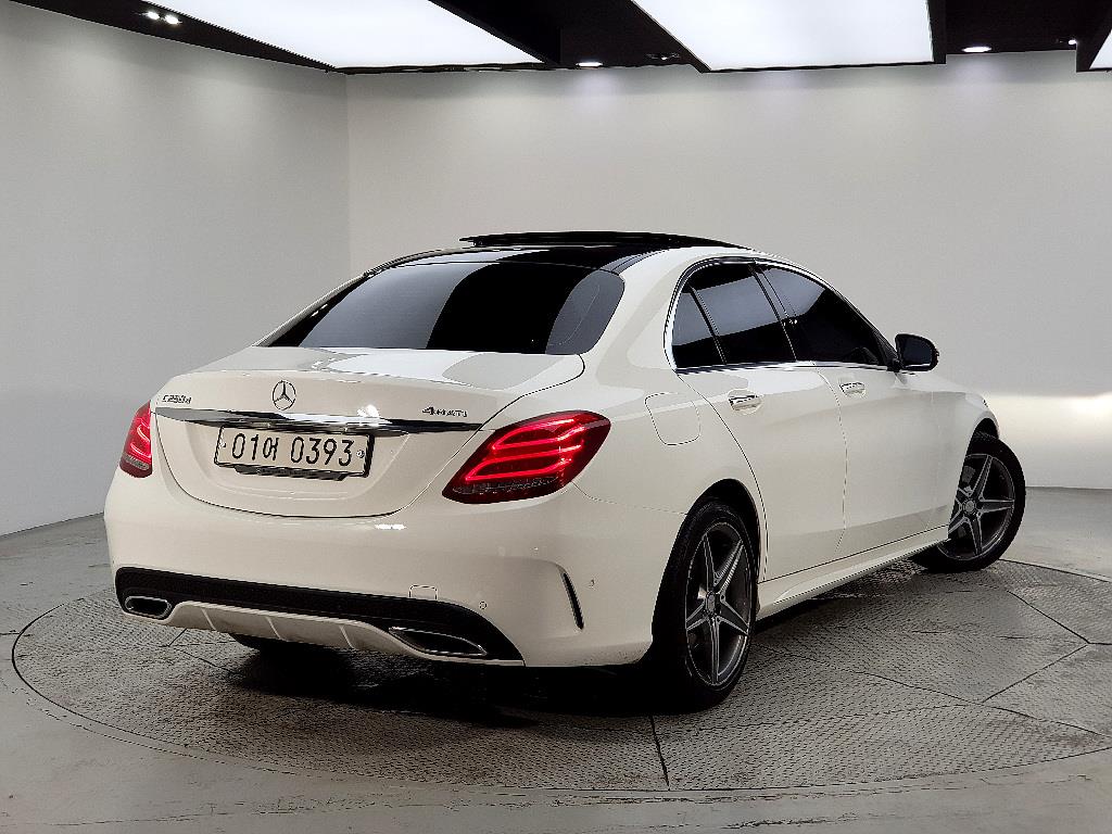 Mercedes Benz C Class - Vista 4