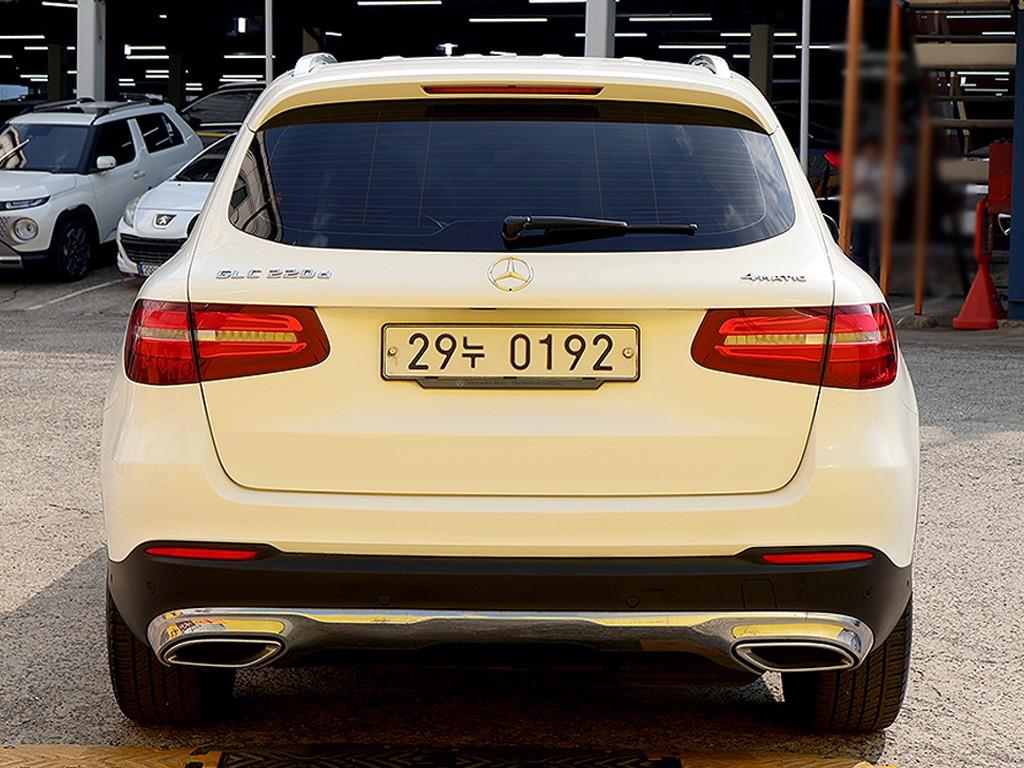 Mercedes Benz GLC Class - Vista 5