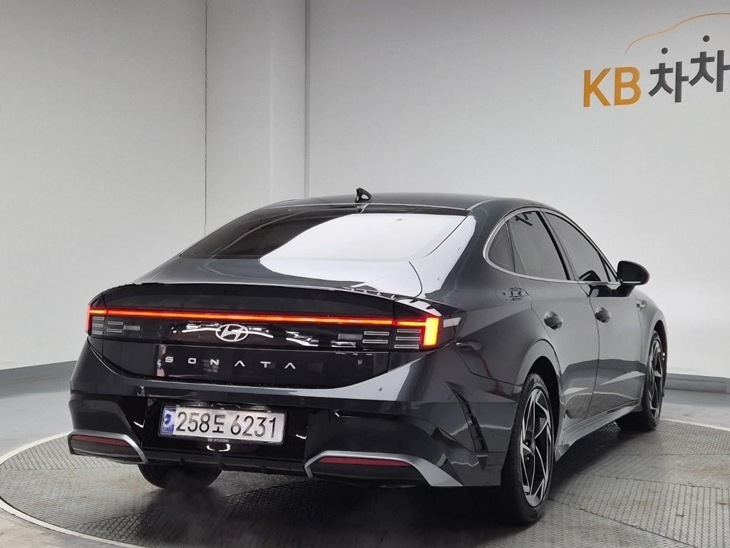 HYUNDAI Sonata - Vista 3