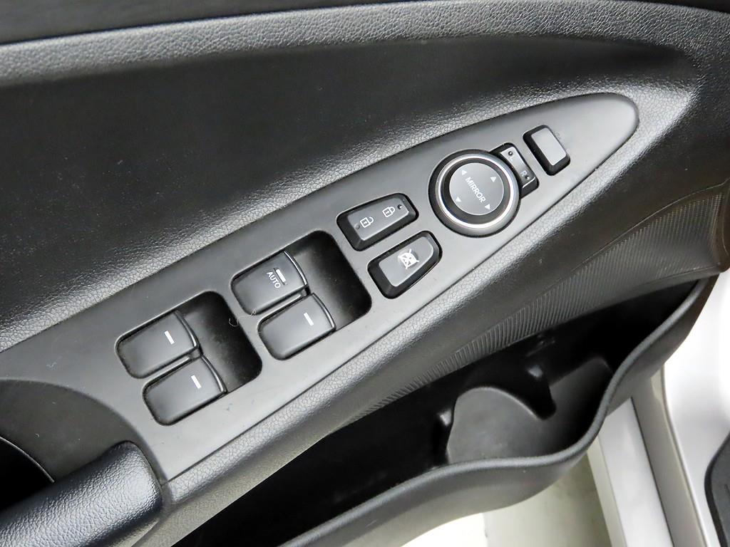 HYUNDAI Sonata - Vista 11