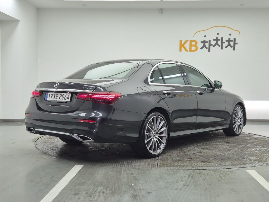 Mercedes Benz E class - Vista 4