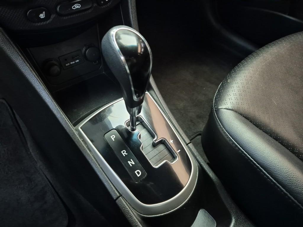 HYUNDAI Accent - Vista 8